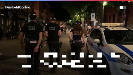 Piazza Aldrovandi a Bologna, la movida di una sera