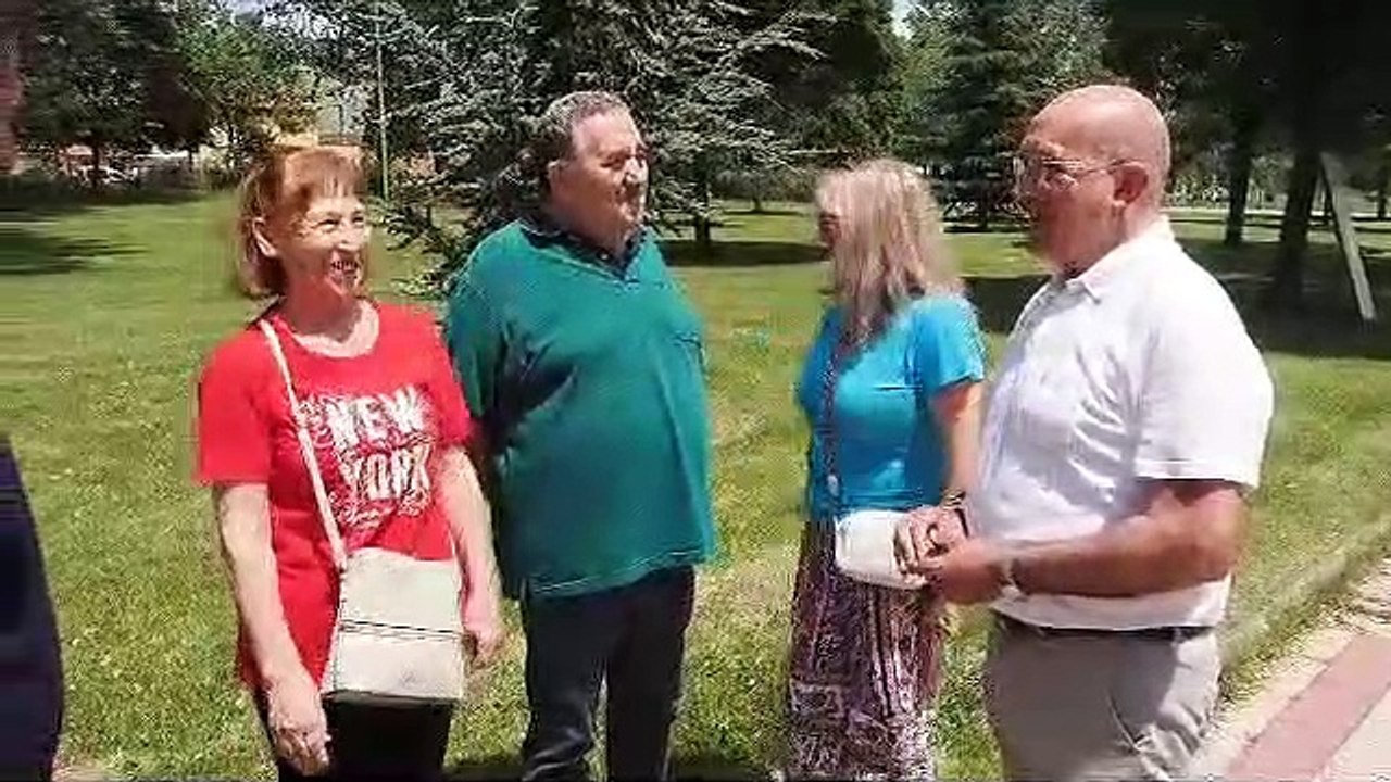 Visita de Jesús Julio Carnero a las fiestas de Puente Jardín