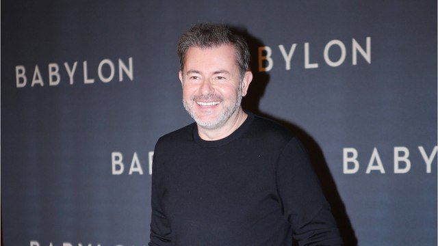 GALA VIDEO - Jérôme Anthony surprend : l’animateur de M6 reprend une chanson culte… Écoutez !