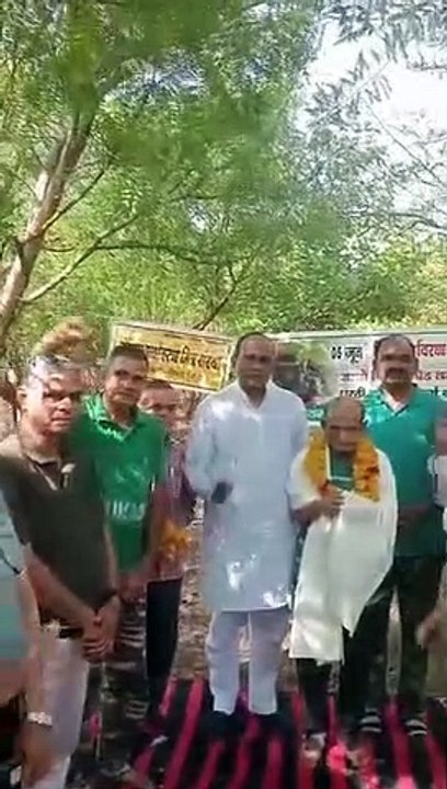 पर्यावरण मित्रों ने किया 2 घंटे श्रमदान, पेड़ों की सुरक्षा के किए इंतजाम