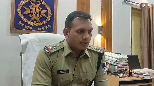 पुलिस अधिकारियों ने दी दबिश, 78 निगरानी बदमाश, जिला बदर के मिले 2 आरोपी