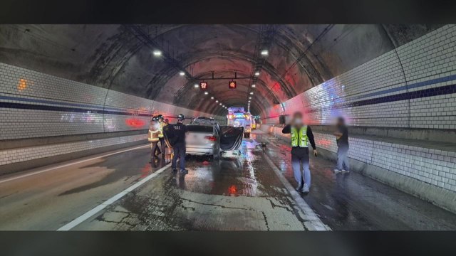 청계산 터널 달리던 승용차에 불...다친 사람 없어 / YTN