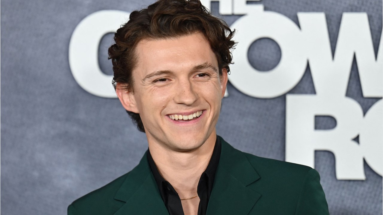 Voici - Tom Holland : comment le tournage de la série The Crowded Room a affecté son couple avec Zendaya