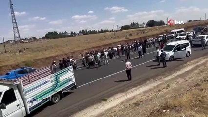 Şanlıurfa'da Döner Bıçağıyla Kendini Yaralayan Şahsa Vatandaşlar Meydan Dayağı Attı