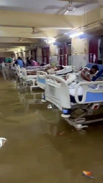 Weather Report: मूसलाधार बरसात से जेएलएन अस्पताल आर्थोपेडिक वार्ड में भरा पानी