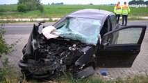 Auto tegen boom bij eenzijdig ongeval op Kamperzeedijk