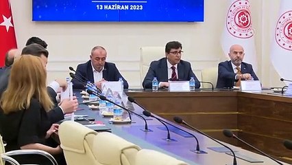 Pleins feux sur la deuxième réunion sur le salaire minimum qui se tiendra aujourd'hui ! Voici le dernier numéro sur la table