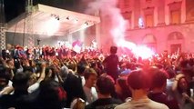 la festa dei tifosi del Lecco in piazza Garibaldi per la promozione in serie B