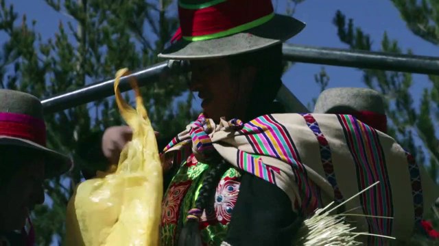 Perú: el rito que revive el último puente de sogas inca en el mundo