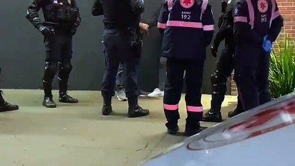 Mulher em surto é atendida por equipes do Samu e da GM na Avenida Assunção