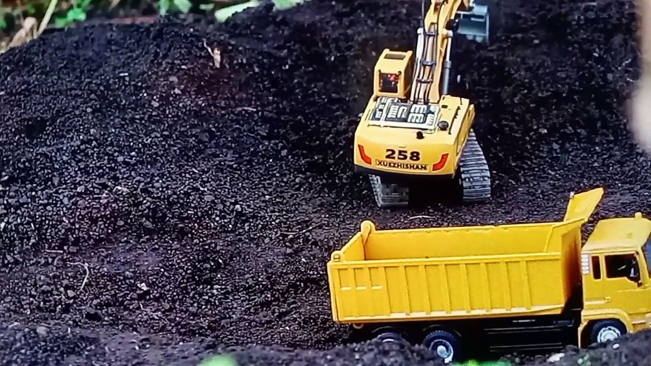 Dump truk & Excavator