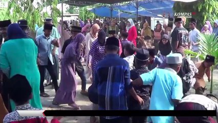 Warga Grobogan Rebutan Koin dalam Tradisi Siwer