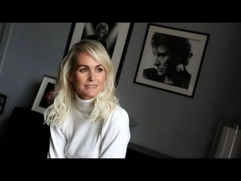 «Dans les visages de nos filles, je te vois »: le tendre hommage de Laeticia Hallyday à Johnny pour