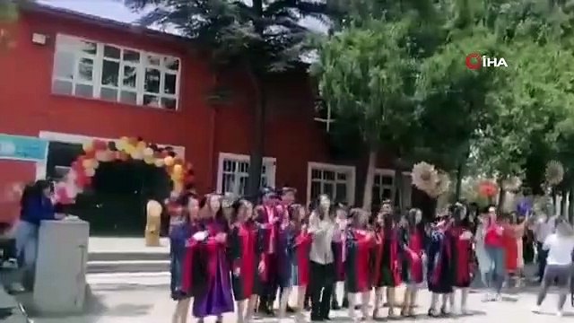 Mezuniyet elbisesi için tarlada çalışan 13 yaşındaki Narin'in hayalini gerçekleştirdiler