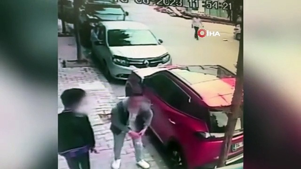 İstanbul'da ilginç hırsızlık kamerada: Sibop kapaklarını çaldılar