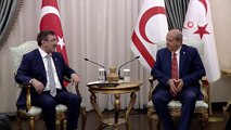 La rencontre du vice-président Yılmaz avec Tatar a commencéYılmaz： ＂S'il y a stabilité politique, il y a aussi stabilité économique＂