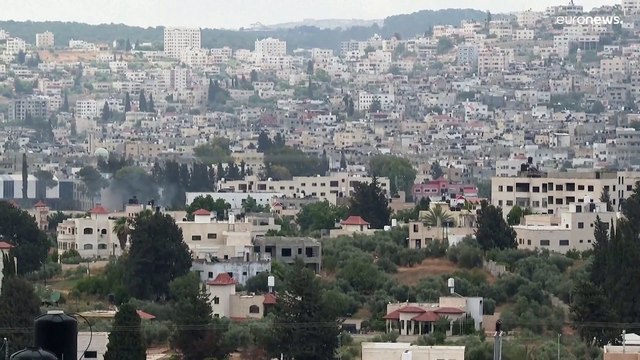 في تطور غير مسبوق.. إسرائيل تستخدم الطيران الحربي في قصف مخيم جنين وسقوط قتلى وجرحى