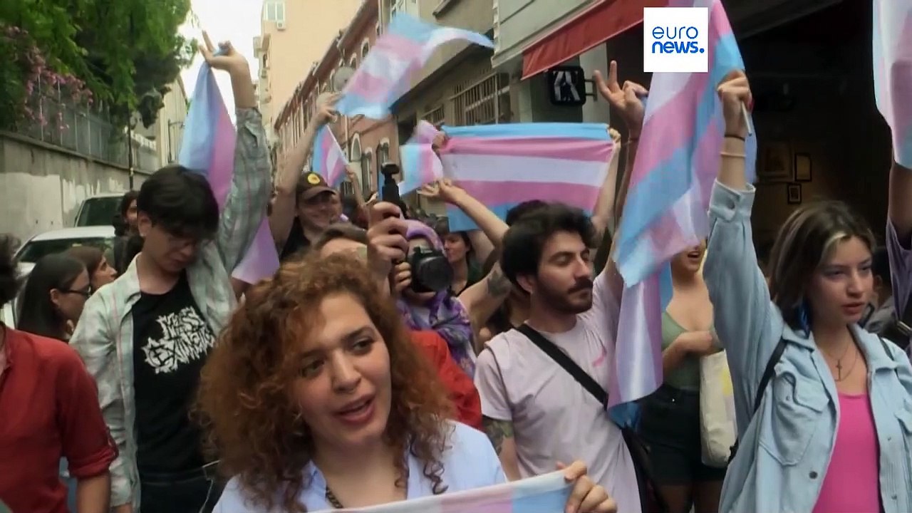 Trans-Pride-Parade in Istanbul: Polizei nimmt Aktivist:innen fest