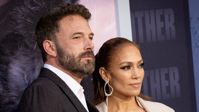 GALA VIDEO - Ben Affleck torse nu : muscles, tatouages… Jennifer Lopez publie un cliché très intime !