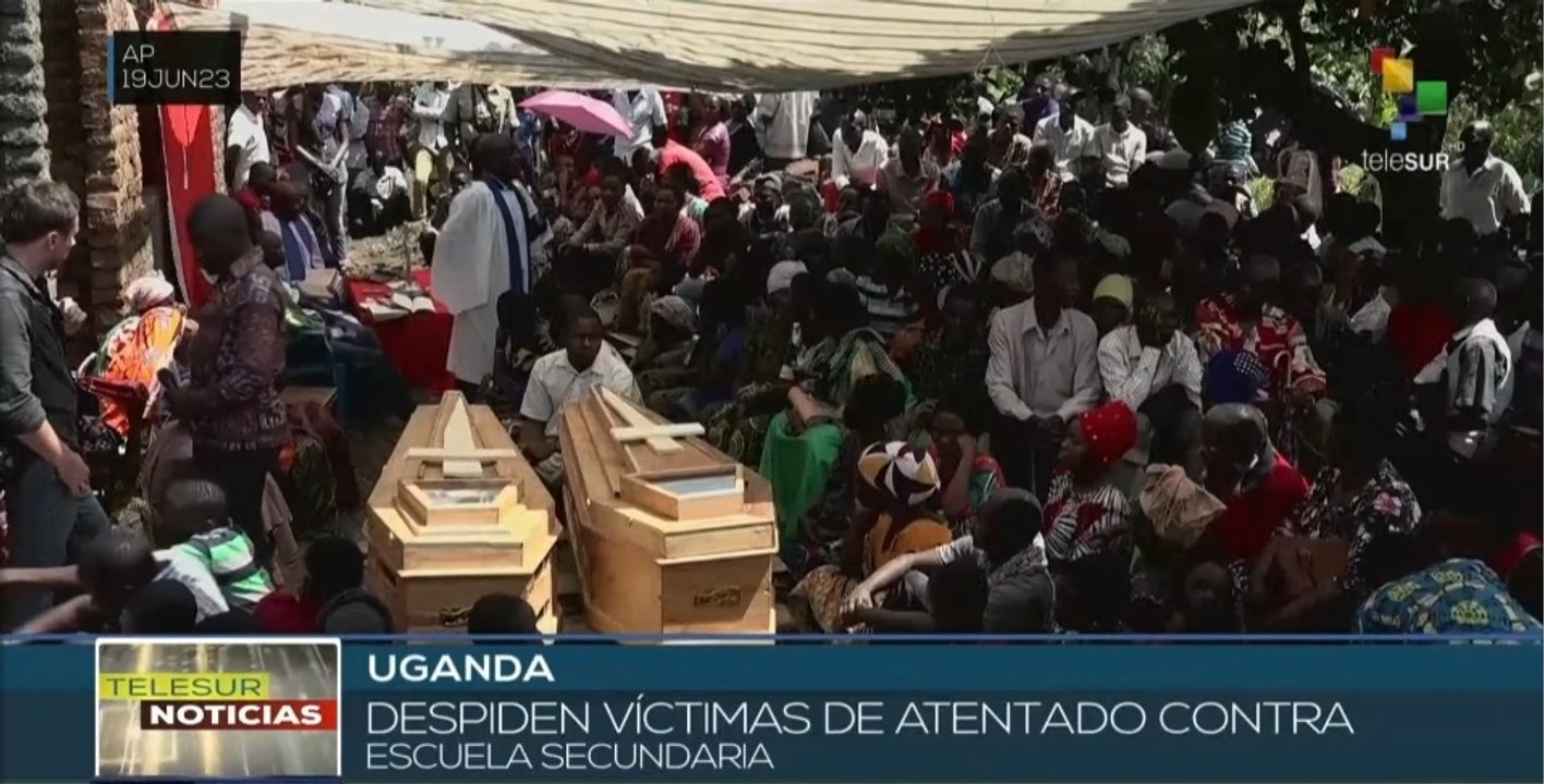 Uganda: Ciudadanos despiden en funerales a víctimas de atentado contra escuela