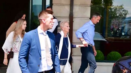 Irene Urdangarin celebra su graduación en Ginebra acompañada por su familia