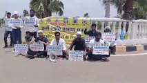फर्जी जाति प्रमाण पत्र धारक अधिकारी-कर्मचारियों के खिलाफ कार्रवाई की मांग को लेकर आरक्षित वर्ग के युवाओं ने किया प्रदर्शन