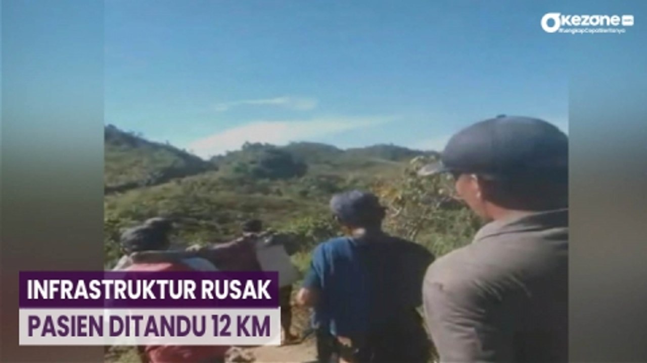 Warga Tandu Pasien Imbas Jalan Rusak di Polewali Mandar Sulbar
