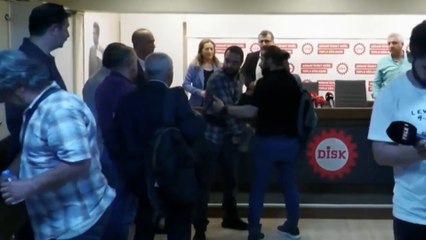 DİSK yöneticisinden gazeteciye: Gelme lan bir daha!