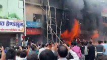 कोरबा में लगी भीषण आग, 8 दुकानें जलकर खाक, लोगों ने खुदकर बचाई अपनी जान, देखें video