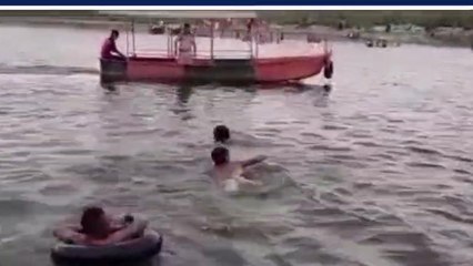 आगरा: यमुना में नहाने गया युवक डूबा, गोताखोर तलाश में जुटे