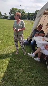 Repas Sanglier Annie pousse la chansonnette pour notre plus grand plaisir !!!!