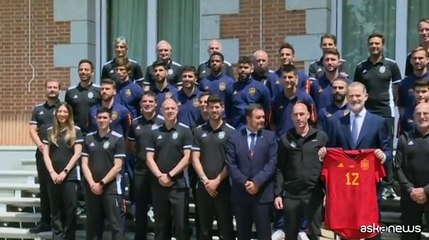 La nazionale di calcio spagnola ricevuta dal re Felipe VI