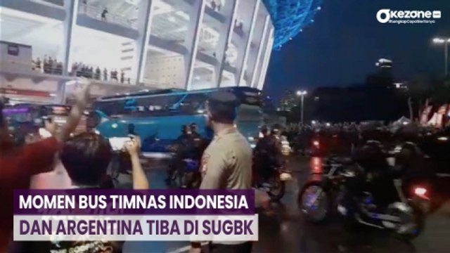 Momen Bus Timnas Indonesia dan Argentina Tiba di SUGBK Berbarengan, Disambut Antusias Suporter