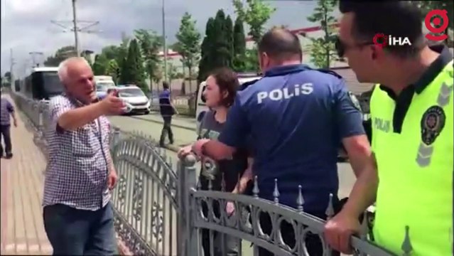 İlginç kaza kamerada: Direksiyon hakimiyetini kaybeden sürücü önce zikzak çizmeye başladı sonra fren yerine gaza bastı