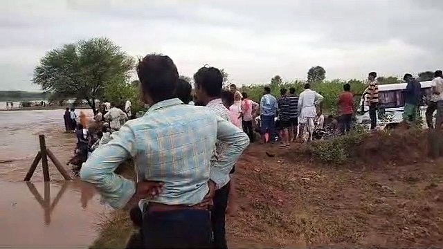 झमाझम बरसे बदरा, सपोटरा क्षेत्र की खूबपुरा पुलिया में आया उफान