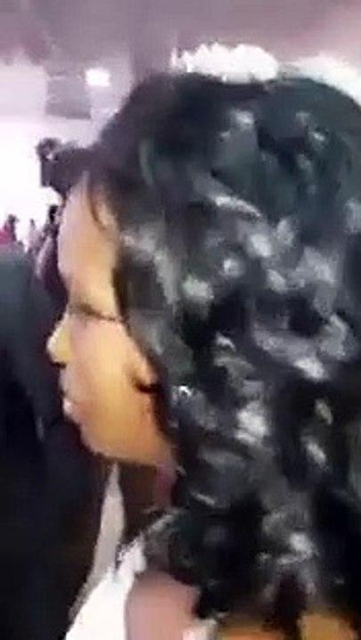 Sa maitresse débarque à son propre mariage en robe de mariée