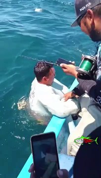 Pêcher avec son T-shirt... efficace et rapide