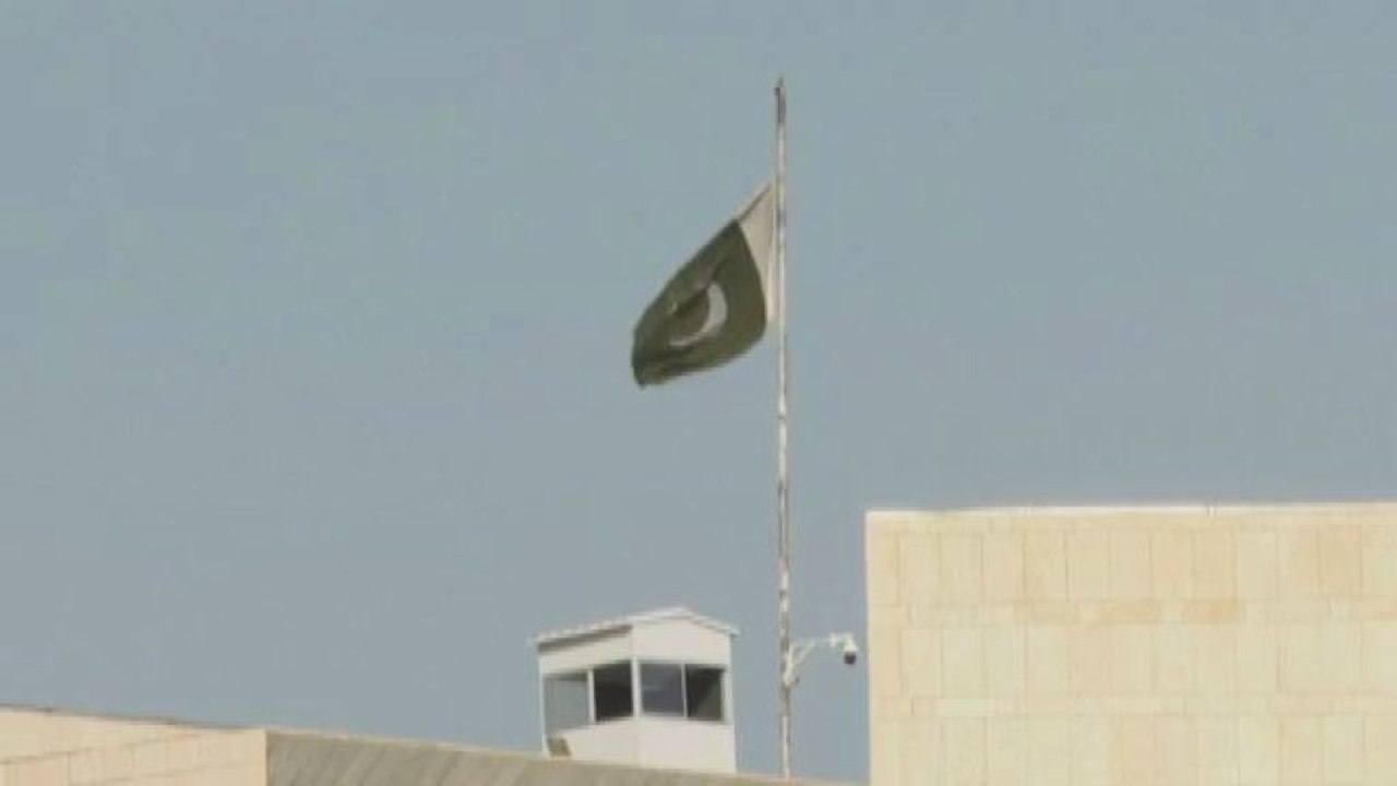 In Pakistan bandiere a mezz'asta per i migranti morti in Grecia