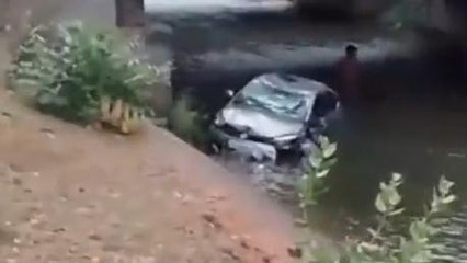 ललितपुर: तेज रफ्तार कार अनियंत्रित होकर नहर में गिरी, बड़ा हादसा टला