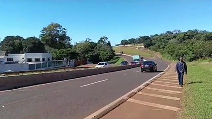 Fox bate violentamente contra mureta na rodovia PRc-467