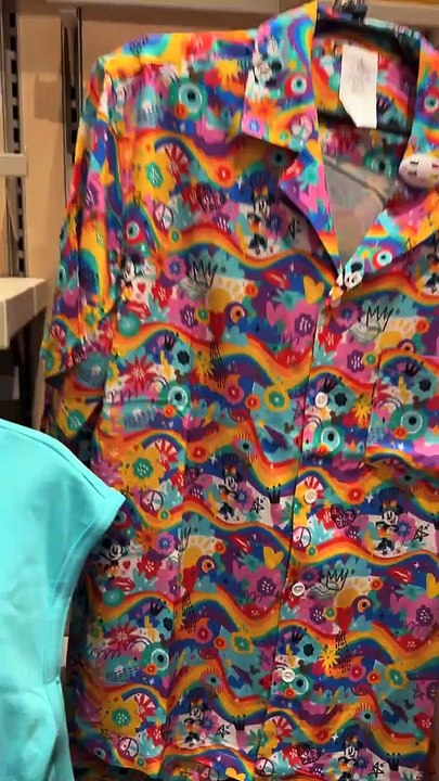 Retour en vidéo sur la Disneyland Paris Pride 2023 avec Jenifer, Christophe Willem, Bianca Costa et une parage incroyable avec de nombreux personnages