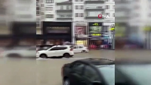 Inondations dans la capitale： Rues et rues transformées en lacs