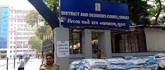 SURAT VIDEO/ कोर्ट के बाहर मोर्चा बंदी