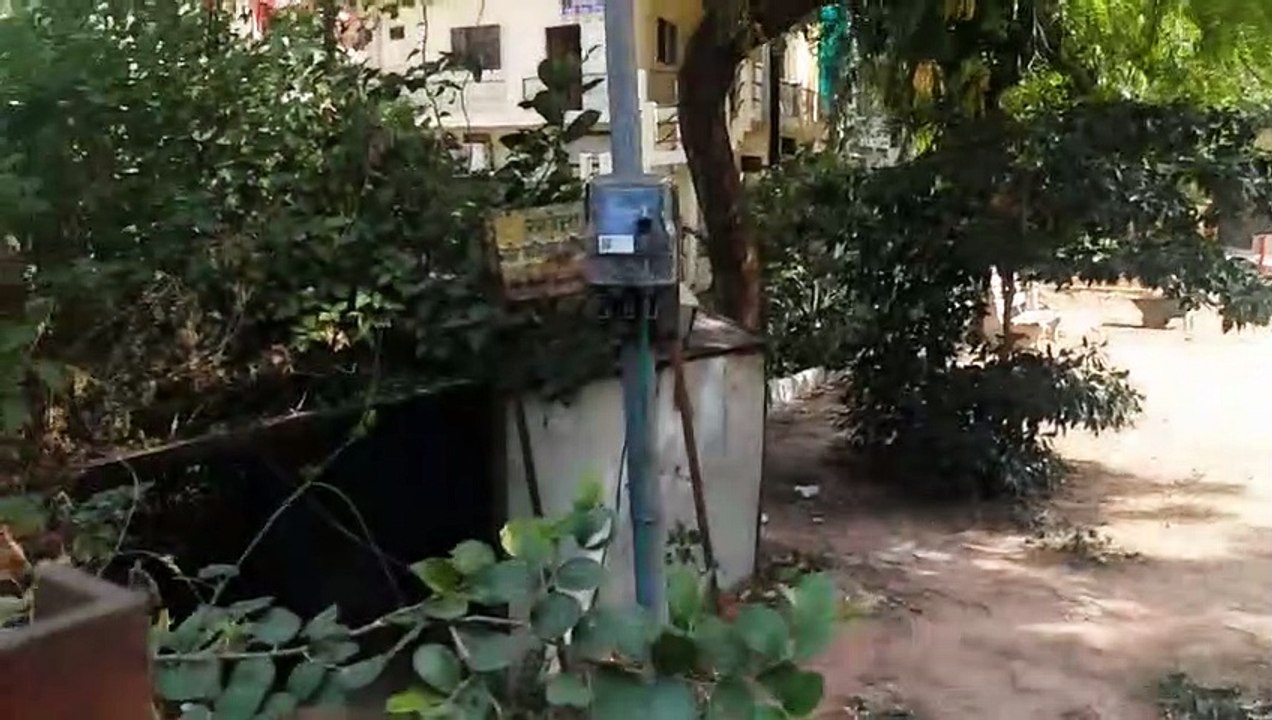 पार्कों का हाल-बेहाल : पाथवे उखड़े, टूटे पड़े झूले और जगह-जगह गंदगी ...घूमना-सांस लेना तक दूभर