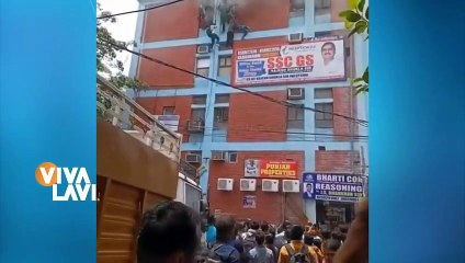 Se incendia escuela y alumnos se lanzan desde un tercer piso