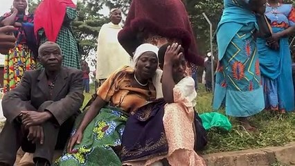 Três detidos em Uganda por massacre em escola