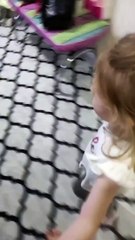 Savaş öncesi konuşma yapan bir komutan edasıyla annesini gazlayarak puding yaptıran cimcime 