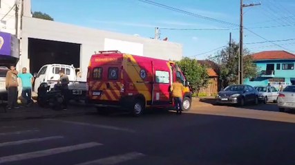 Carro e moto batem na Rua Rio da Paz e Bombeiros são acionados