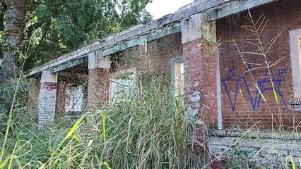 JÁ FOI CINEMA E TEATRO... ANTIGO CENTRO RECREATIVO ABANDONADO