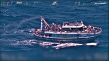 فرونتكس تنشر فيديو لسفينة صيد قبل غرقها قبالة شواطئ اليونان وعلى متنها مئات المهاجرين